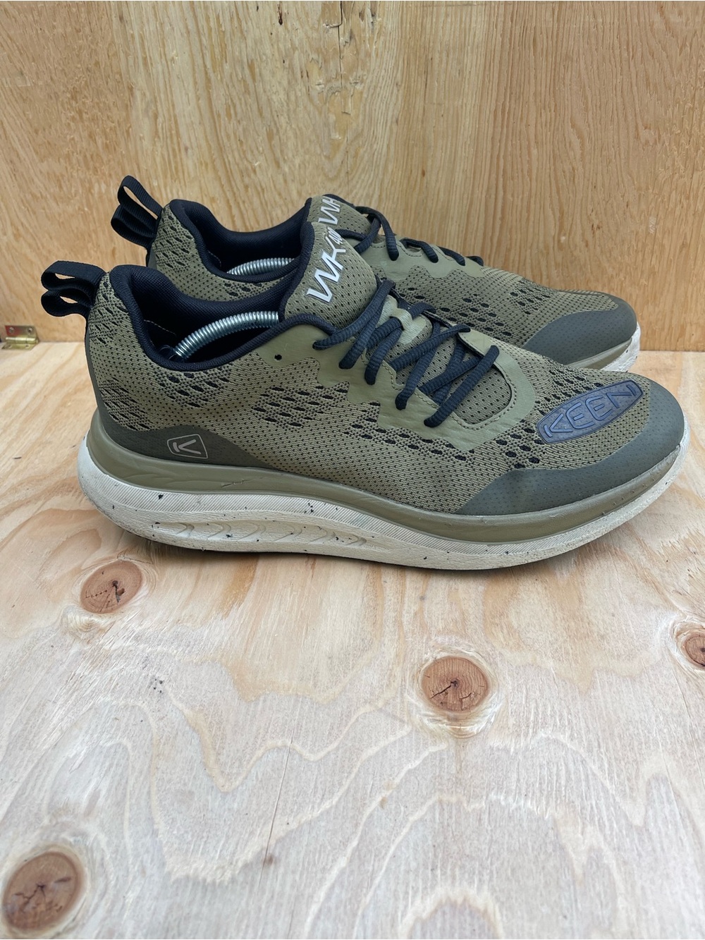 Keen WK400 men’s walking shoes size 12 NO INSOLES